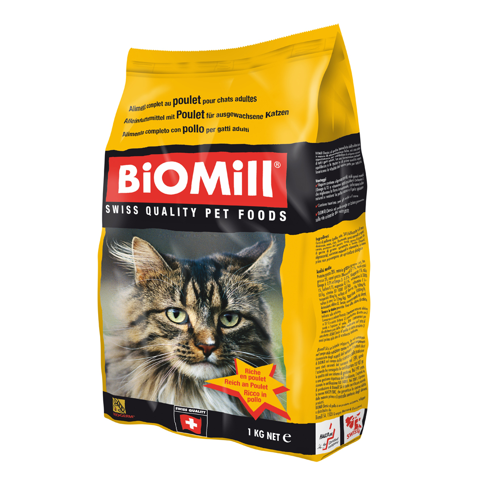 Магазин купи корм спб. Biomill. Корм для кошек Biomill Classic Beef. Котики в магазине с кормом. Корма для кошек в зоомагазинах.